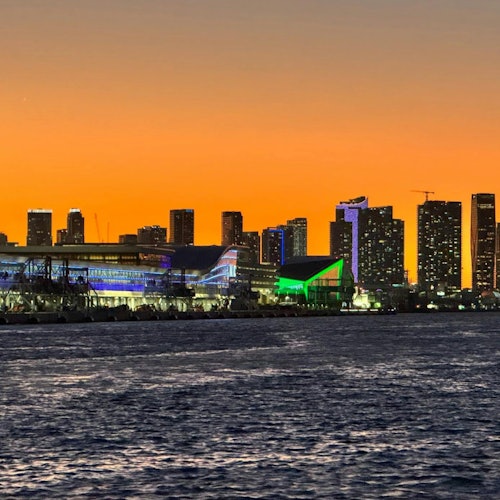 Nächtliche Bootstouren in Miami