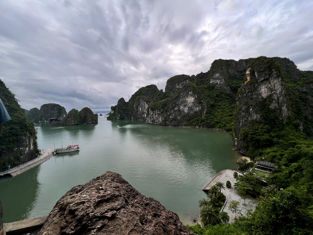 Cuevas Sung Sot